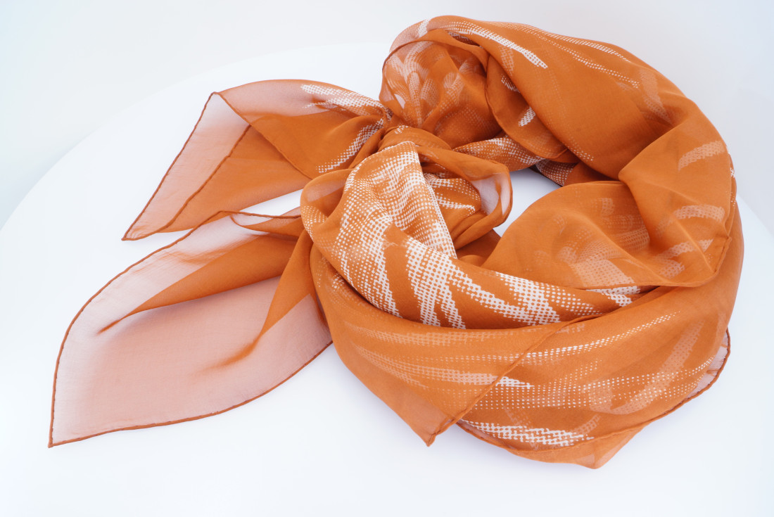 Hermès scarf GM - Dahlia (muslin) - Image 7