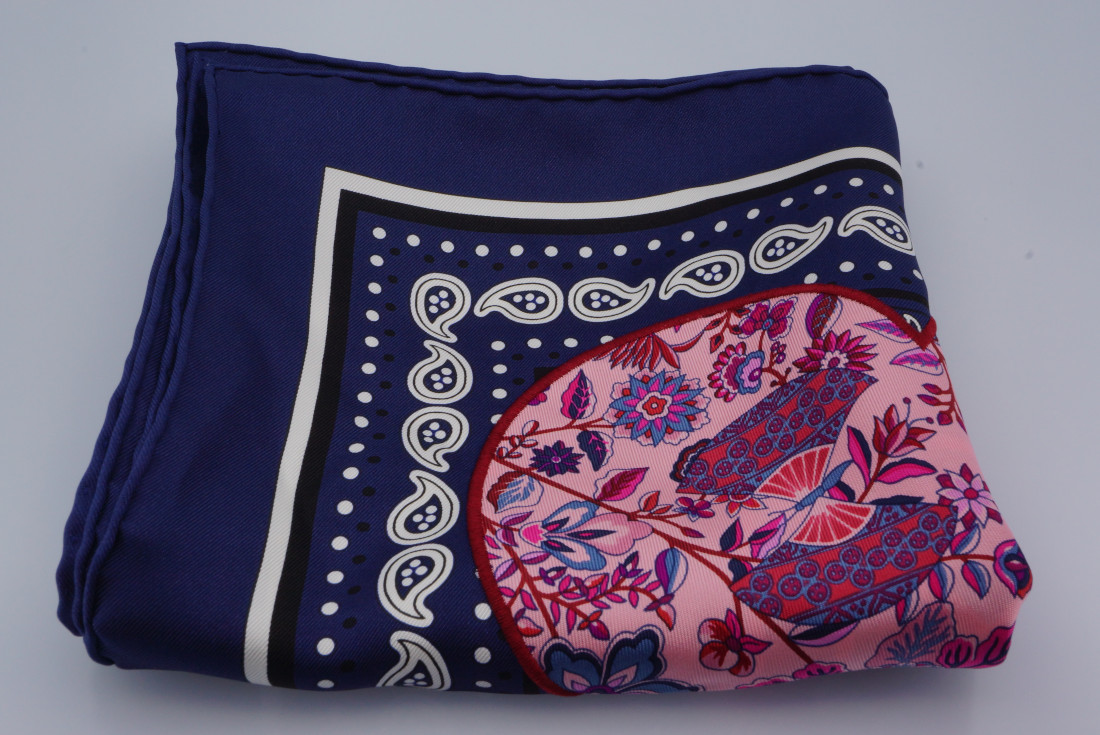 Hermès Scarf - Balade en Berline application Coeur - Image 10