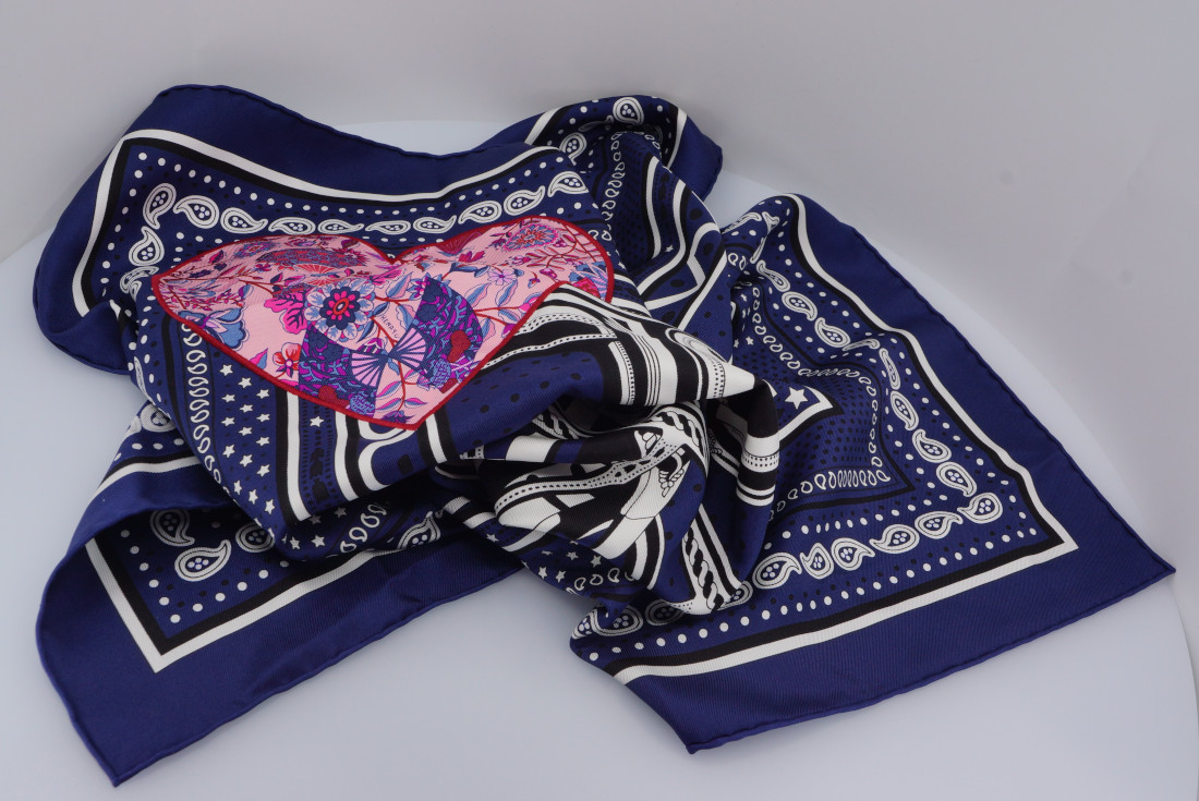 Hermès Scarf - Balade en Berline application Coeur - Image 2