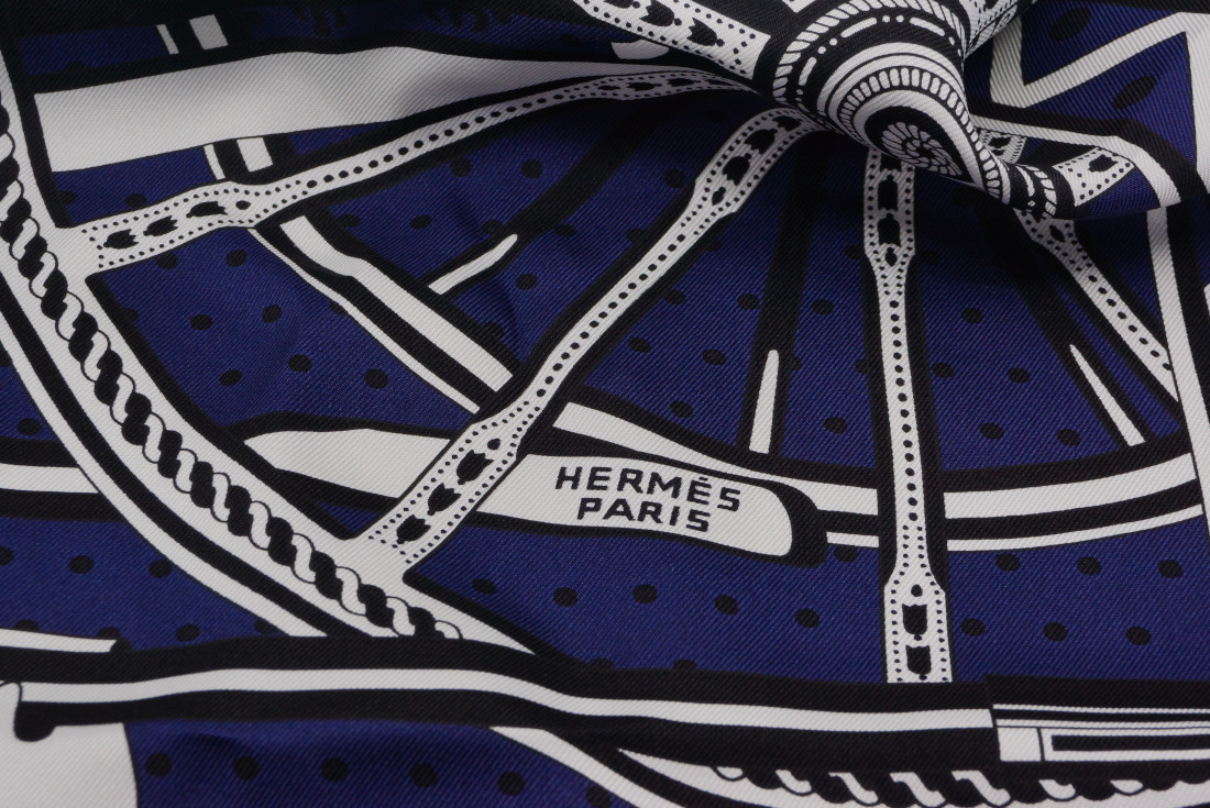 Hermès Scarf - Balade en Berline application Coeur - Image 3