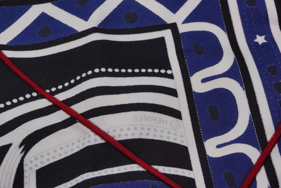 Hermès Scarf - Balade en Berline application Coeur - Image 6