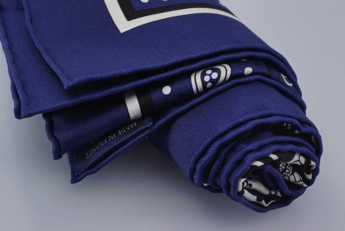 Hermès Scarf - Balade en Berline application Coeur - Image 8