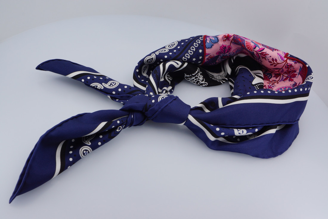 Hermès Scarf - Balade en Berline application Coeur - Image 9