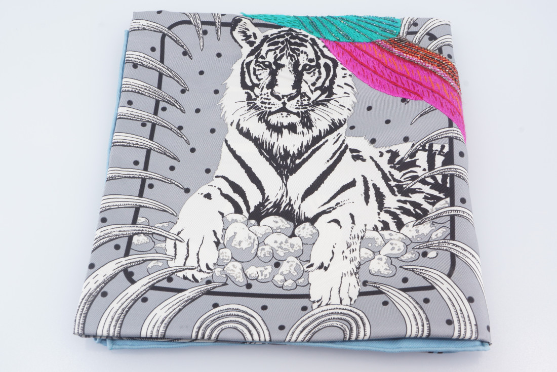 Hermès Scarf - Tigre Royal Fleuri - EMBROIDERED - Limited Edition - Image 9
