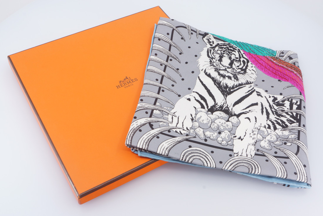 Hermès Scarf - Tigre Royal Fleuri - EMBROIDERED - Limited Edition - Image 10