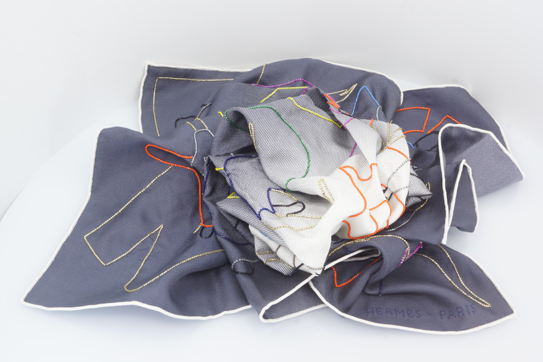 Hermès Scarf - Hommage a Gene Kelly - EMBROIDERED - Limited Edition - Image 2